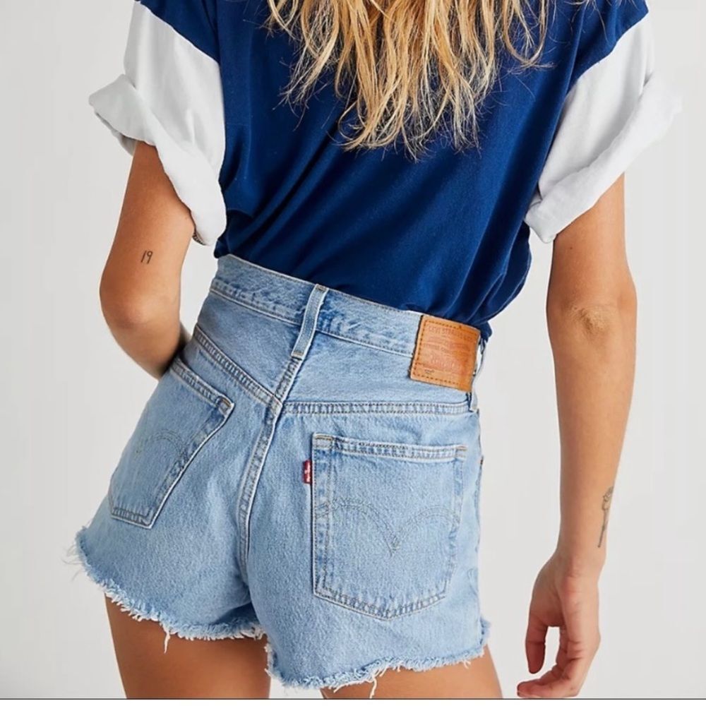 LEVI’S Distressed 501 Cutoff Jean Shorty Shorts Classic Denim Faded Wash Size 30